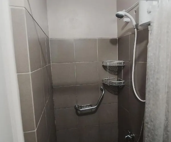 Yong's Place At Vista Residences Taft * Manila